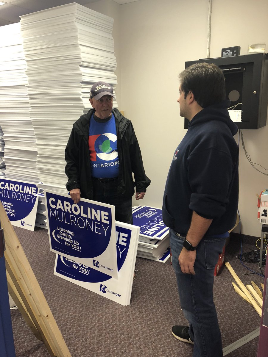 C_Mulroney's tweet image. Shining a spot light on our hard working, dedicated sign crew. Our team is putting up countless signs on supporter’s lawns across the riding! Thanks everybody! #PaintOntarioBlue #pcpo #signcrew