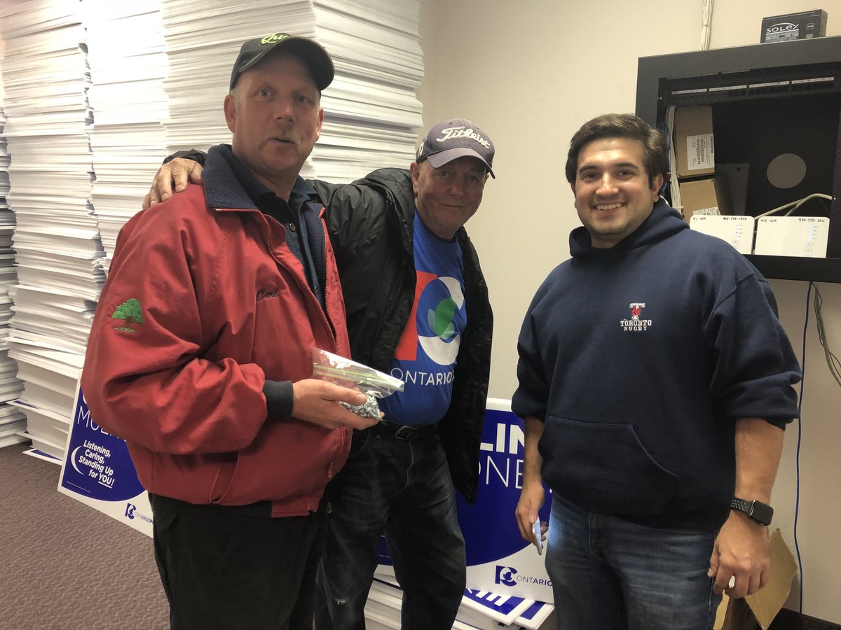 C_Mulroney's tweet image. Shining a spot light on our hard working, dedicated sign crew. Our team is putting up countless signs on supporter’s lawns across the riding! Thanks everybody! #PaintOntarioBlue #pcpo #signcrew