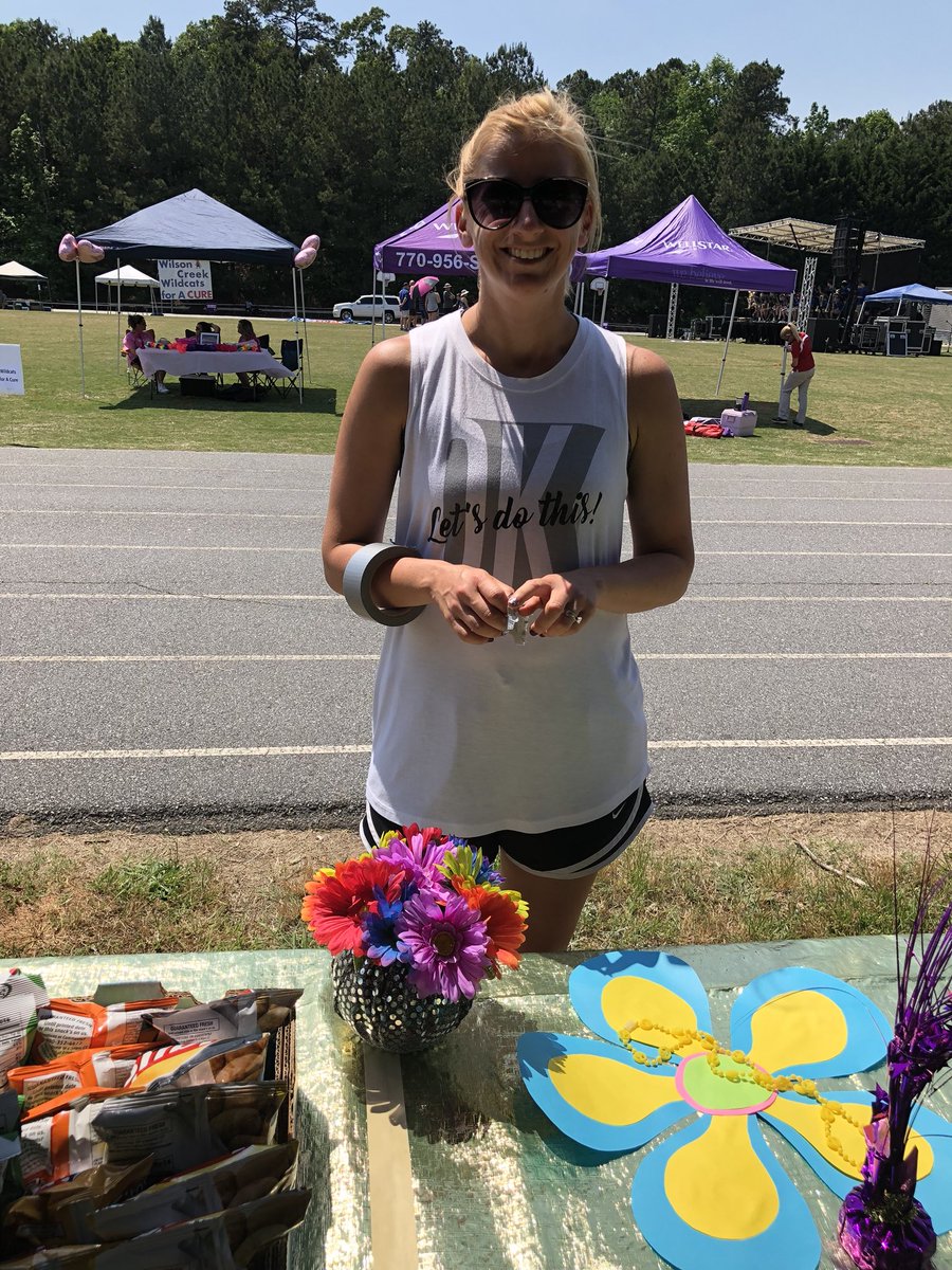 EndicottSpot's tweet photo. Relay up and running! Come and see us at Webb Bridge Middle School in Alpharetta! Now and until 11 pm! 🎉❤️ #RaisingMoneyForACure #BeatCancer @DolvinES rocks! https://t.co/2nDIibAobJ