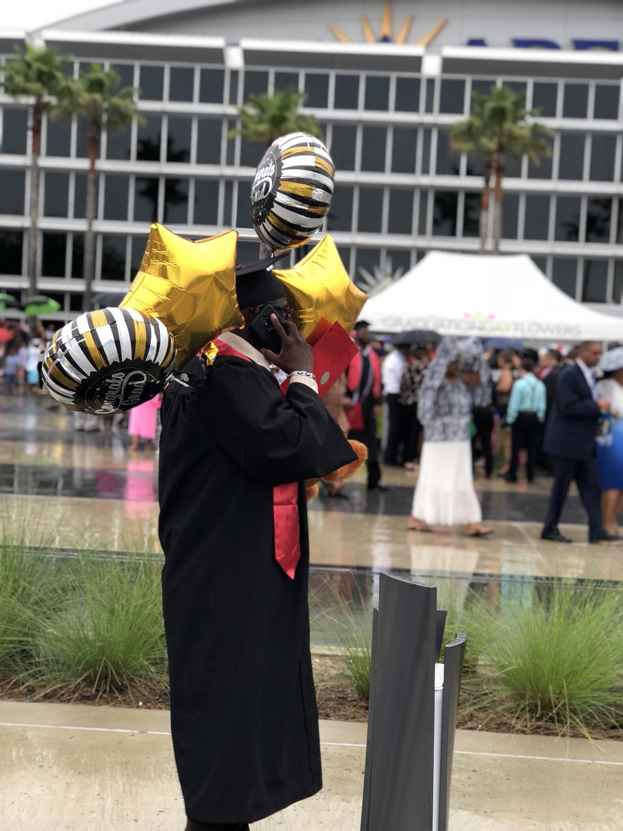 BenjisONLik's tweet photo. 🍾👨🏾‍🎓 #StepPops https://t.co/9uffvOlwEB