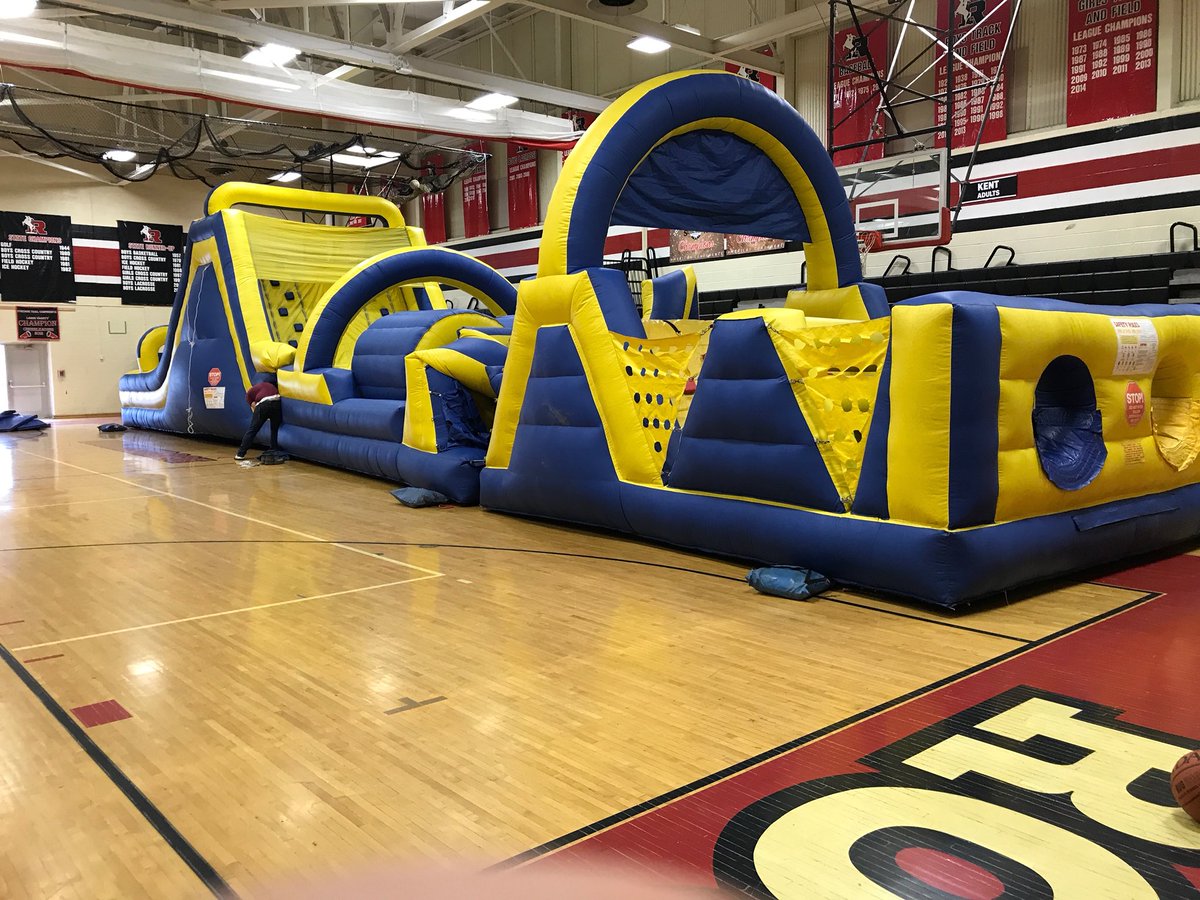 RHSclassof2018's tweet image. The Amazing Race will be starting very soon. Cmon, Seniors!