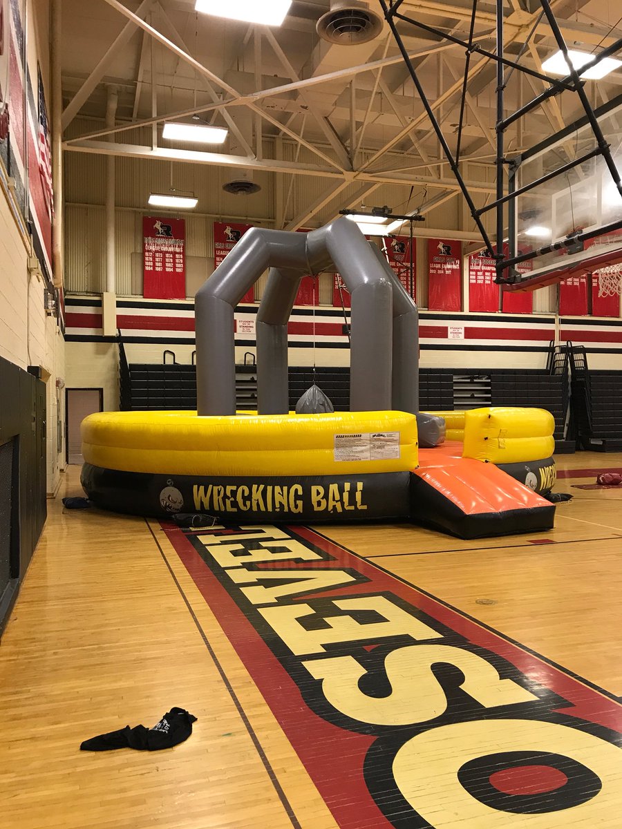 RHSclassof2018's tweet image. The Amazing Race will be starting very soon. Cmon, Seniors!