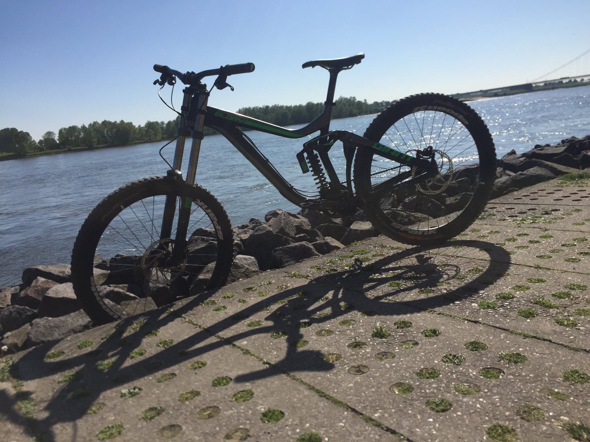 ennelp's tweet photo. Mein Bike wurde gestohlen 
Giant Glory 2 2017 
In der nacht auf Donnerstag wurde mein Downhill gestohlen !

Donations?
https://t.co/6cqyw9m8j1 https://t.co/MRjZIpQBHX