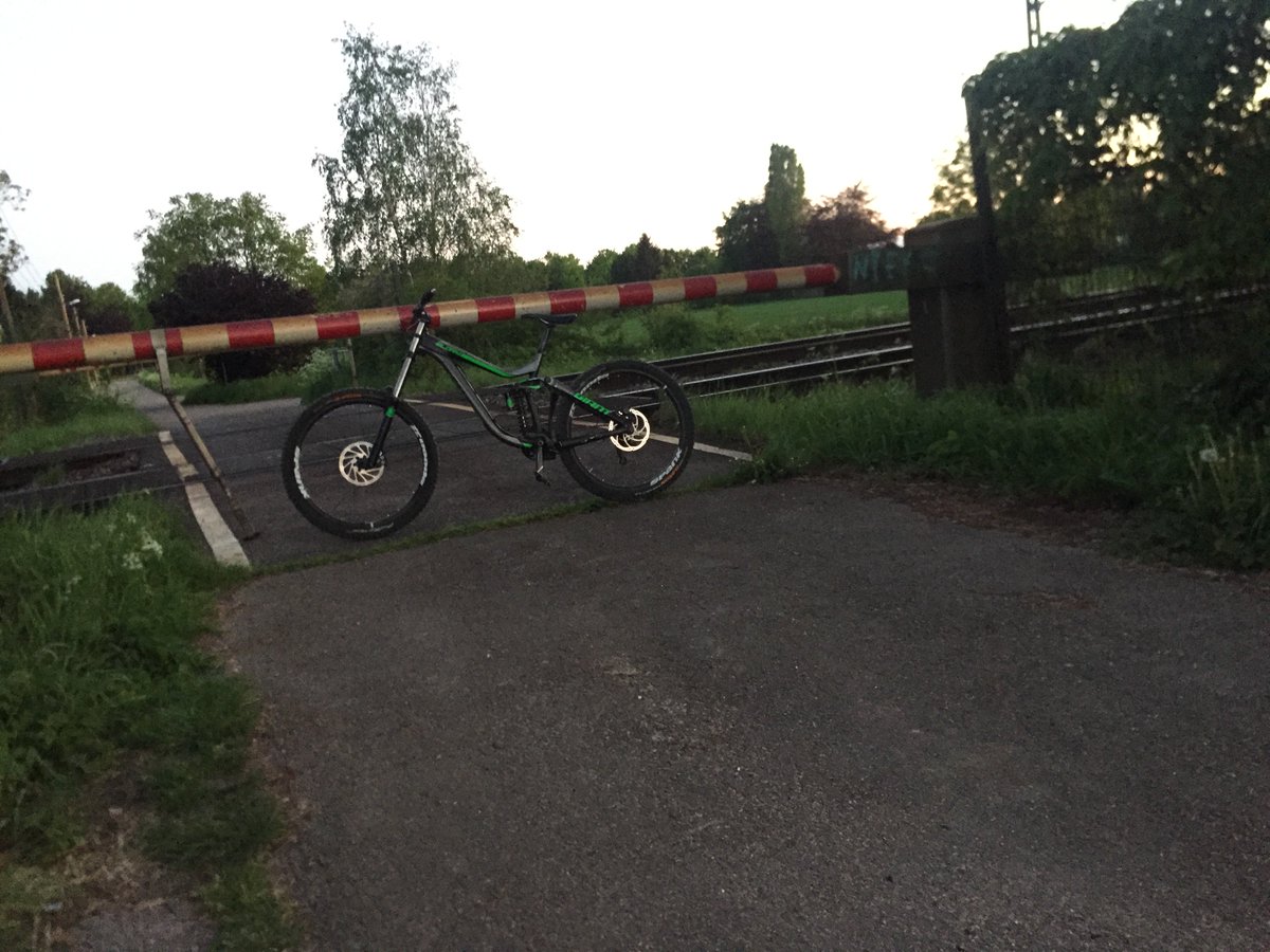 ennelp's tweet photo. Mein Bike wurde gestohlen 
Giant Glory 2 2017 
In der nacht auf Donnerstag wurde mein Downhill gestohlen !

Donations?
https://t.co/6cqyw9m8j1 https://t.co/MRjZIpQBHX