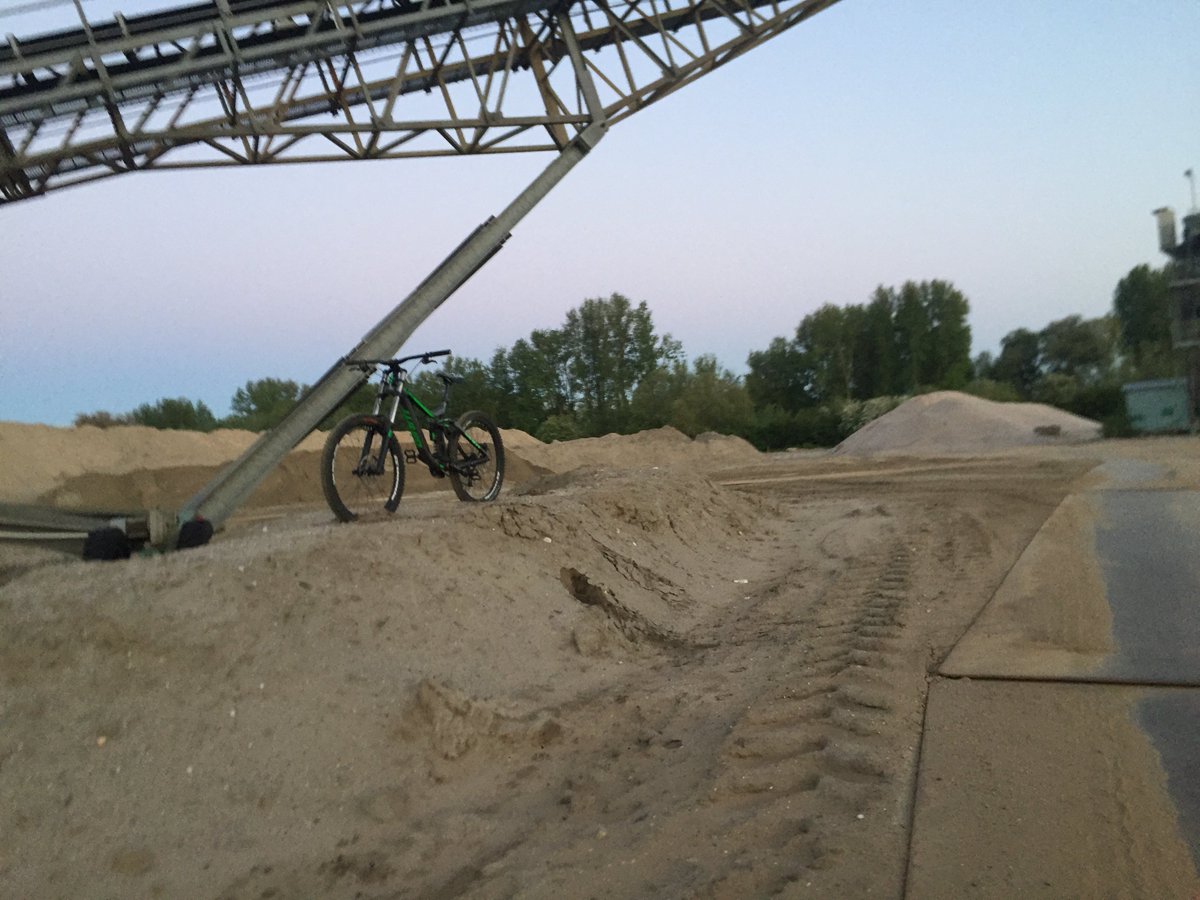 ennelp's tweet photo. Mein Bike wurde gestohlen 
Giant Glory 2 2017 
In der nacht auf Donnerstag wurde mein Downhill gestohlen !

Donations?
https://t.co/6cqyw9m8j1 https://t.co/MRjZIpQBHX