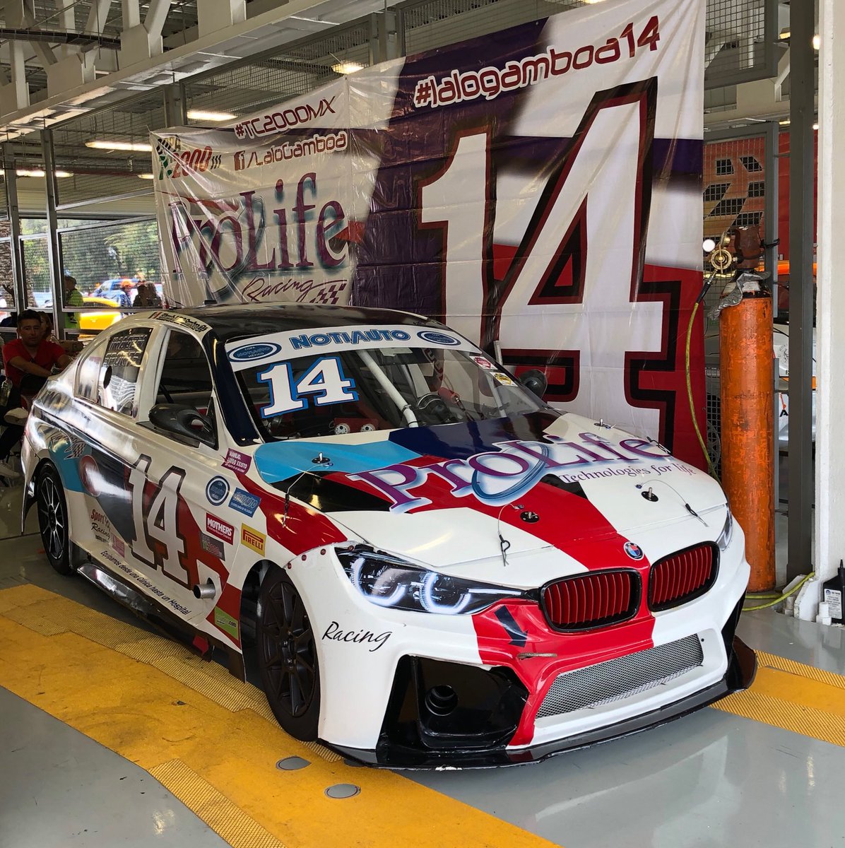 lalogamboa14's tweet photo. Listo el poderoso 14 para entrar a la pista !! #BMW #TC2000mx #lalogamboa14 #proliferacing https://t.co/6FxqTky8IP