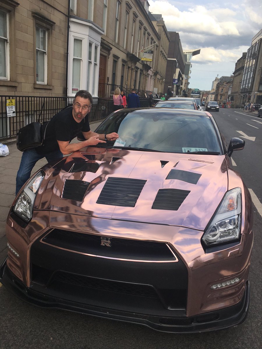 Someone got a parking ticket - I guess that’s the least of their worries! #tacky #glasgow #naetaste