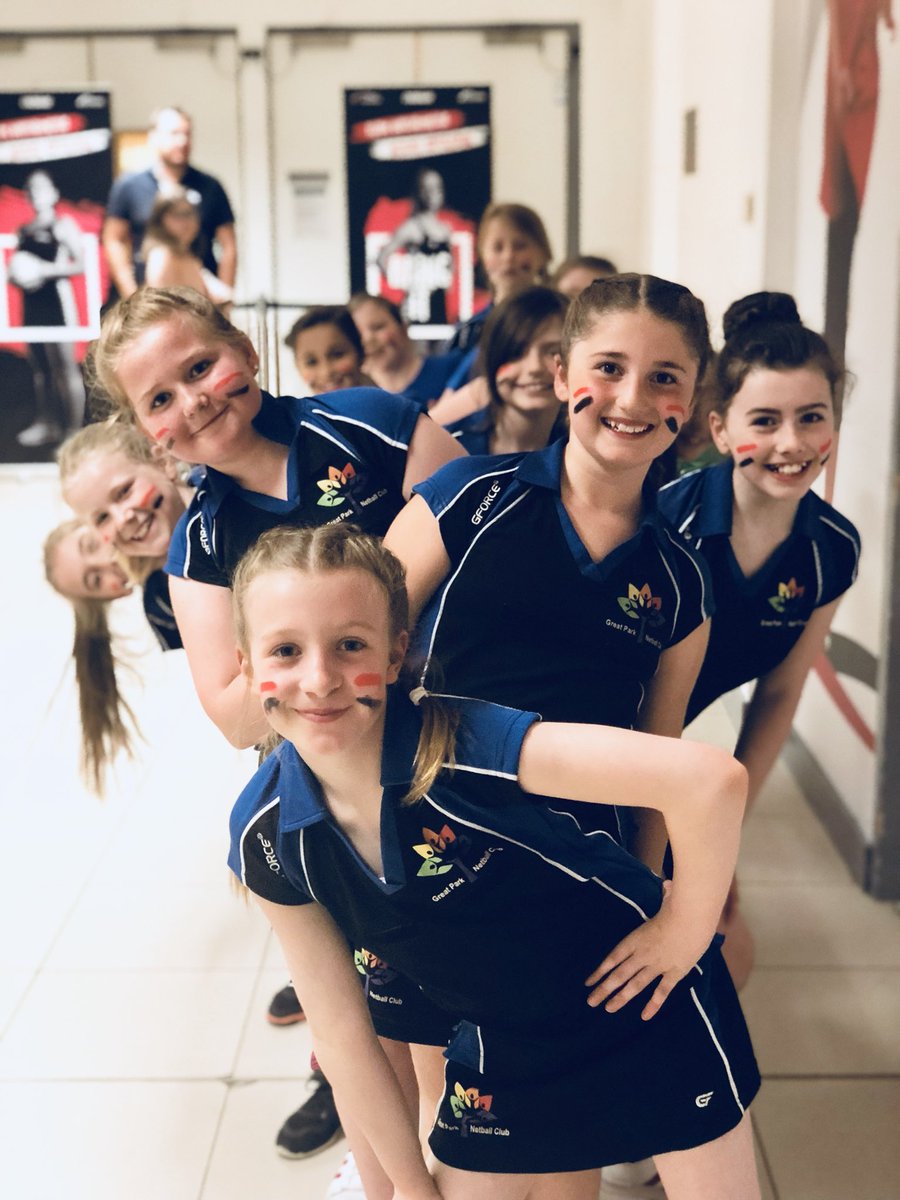 GPNetballClub's tweet image. @TN_NSL our Great Park Minis loves being mascots tonight! Thank you Team North! 💙🖤💙