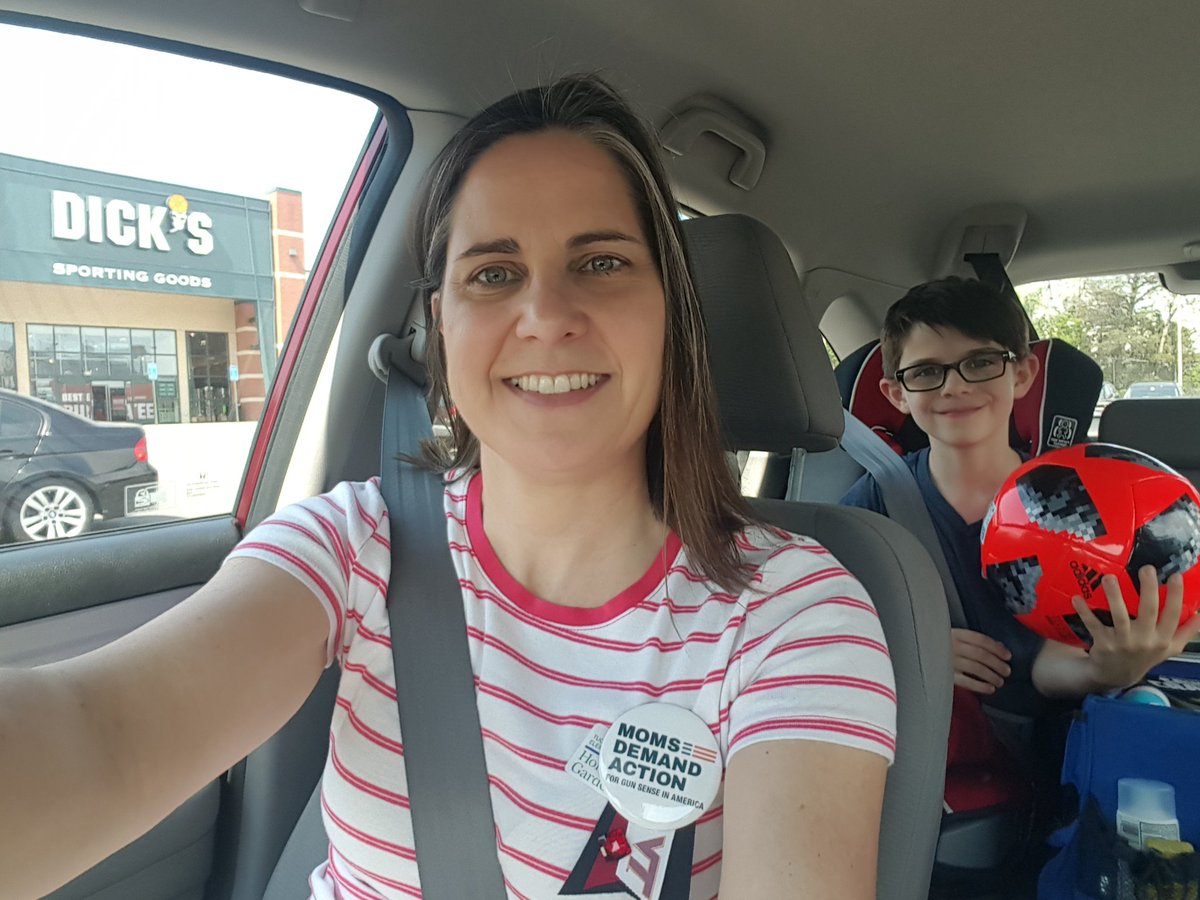 aimeetavares's tweet photo. For Parkland moms today we went to @DICKS to #shopinformoms. @MomsDemand @fred_guttenberg https://t.co/cNJA6uR4E9