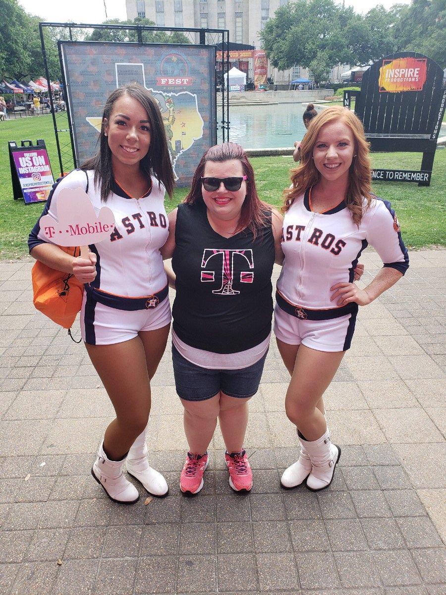 SuzySayzSo's tweet photo. At @inspireprd #TXFest with the @AstrosStars π #houston come on out to @DowntownHouston and get your #Saturday rocking! I hear #htown #Legend @paulwallbaby is here I hope he comes by @TmobileTruckHou tent π https://t.co/xKbNK9PWzC