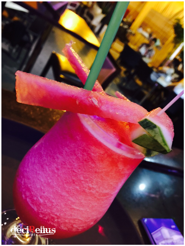 deciBeliusCafe's tweet photo. ¡No te pierdas esta noche nuestra promoción loca 😜 del sábado! ¡2x1 en daikiris de sandía, sin o con alcohol !! Corree que se acaban!!!! Sólo esta noche desde las 23h enseñando este post en deciBelius Café Coctelería Avda. de las Ciencias s/n frente a Sloppy Joe's Sevilla Este https://t.co/w4vvJSOyix