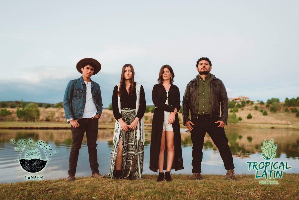 TLFestival's tweet photo. Ellos son @lunaemmusic una agrupación 100% tapatía que participara con su Tour "En la piel" en el @TLFestival 🍍🙌
Si todavía no los conoces te invitamos a escuchar uno de sus nuevos sencillos titulado "Siempre" 
https://t.co/44oMv6bvg3 https://t.co/eKLEiTy6ST