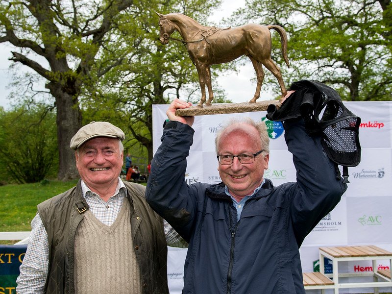 GoffsNordic's tweet photo. A Saturday Double for 2017 @GoffsUK HIT graduates HARDEN (£800 purchase by Sandra Brolin from Gigginstown House) and TRUCKERS GLORY (£3,500 purchase by @andersh22 Anders Herlin from Fforest Farm Stables) at Strömsholm - HUGE CONGRATS! @SwedishGN @scandiracing https://t.co/5lbxYc4obG