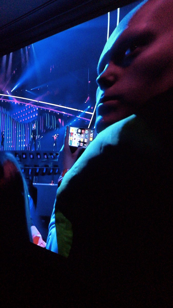 Rikkie94's tweet photo. @vrtpers nieuwe cameraman-stagair gevonden voor jullie op het @Eurovision 😂 @petervandeveire @een https://t.co/z93zqfqcJu