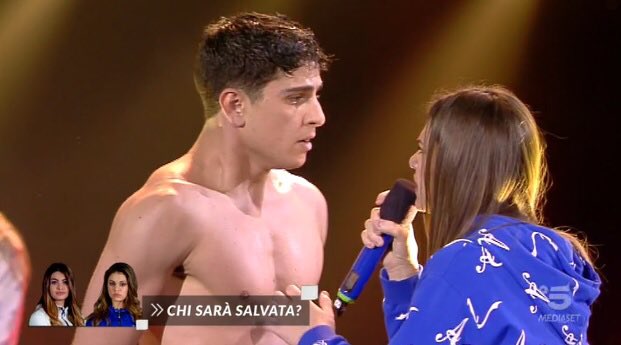 trash_italiano's tweet photo. Carmen che canta ai ballerini “e adesso spogliati come sai fare tu” UNA DI NOI. #Amici17 https://t.co/ppqncMxnFr