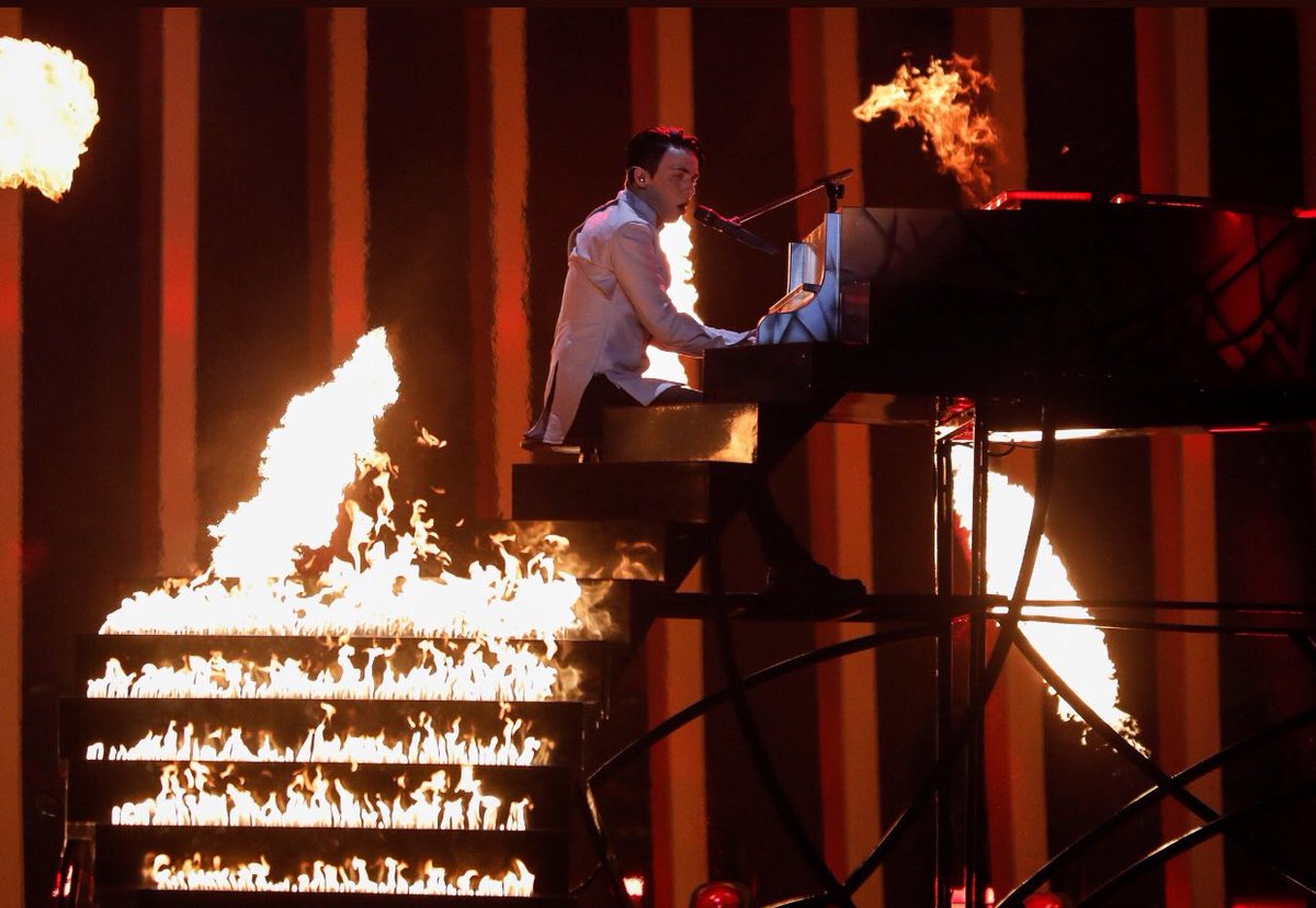 Yo intentando poner en orden mi vida, mi estado emocional, mis amistades, mi situación económica y sentirme estable o que me salgan bien las cosas: #Eurovision #Eurovision2018