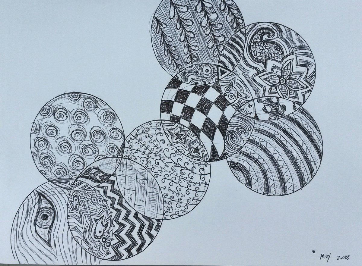 OhMyItIsAlex's tweet photo. I enjoyed drawing this #zetangle more than I thought I would. #doodle #penandpaper https://t.co/UNPLvgw05A