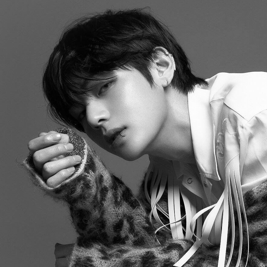 NguynNg37776483's tweet photo. Kim Taehyung, love you so much
#singularity
#SingularityMusicVideo
@BTS_twt
#LoveYourselfTear_D5
#PremiosMTVMiaw #MTVBRKPOPBTS https://t.co/DVe0dJnxr4