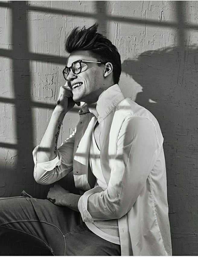 vvanilnoe's tweet photo. Хочу замуж за сына маминой подруги©@perlinman 
@MikolasJosef 💙
#Eurovision #AllAboard 
#беларускийкоментатор 
#Eurovision2018 https://t.co/TeysYeqCxG