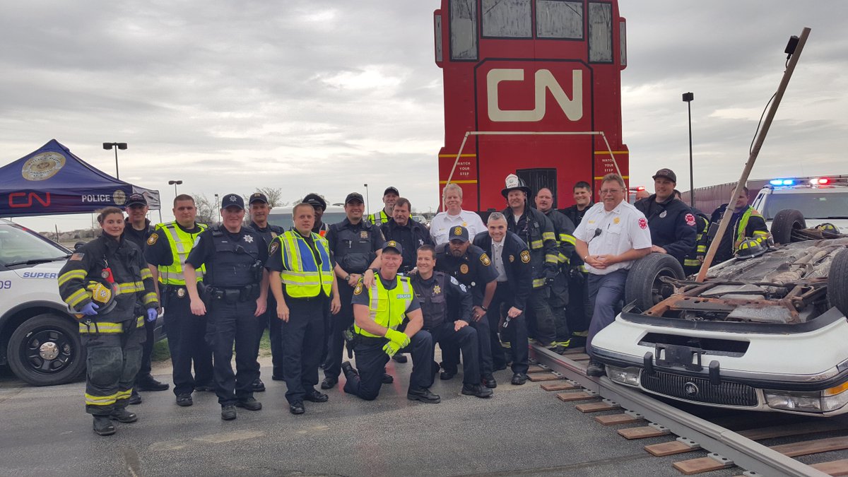 CNRailway's tweet photo. Did you know CN Police Communications Centre dispatchers connect with more than 7,000 different Emergency Services departments across North America?
If you see an unsafe situation on or around CN property, phone CN Police at 1-800-465-9239.
#EPWeek2018 https://t.co/XIoToDkOik