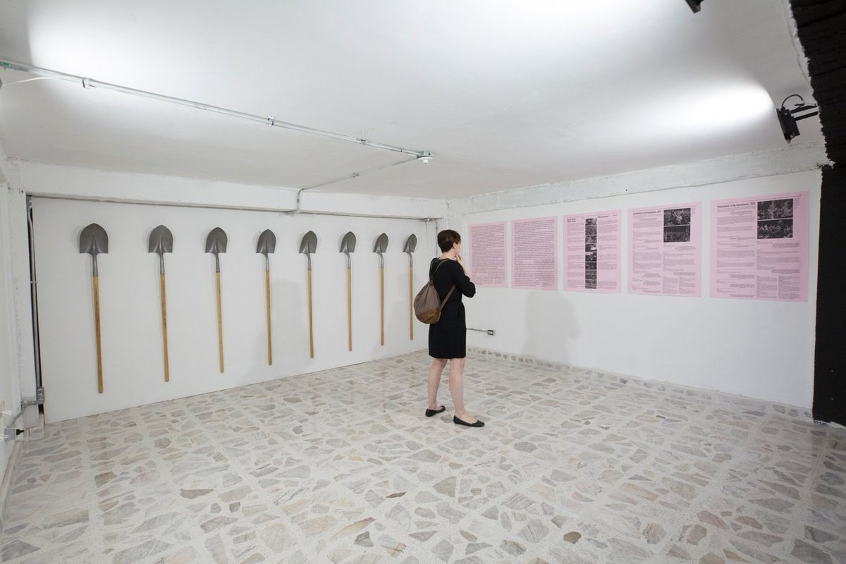 MofDP's tweet image. Pedro Reyes' Palas por Pistolas is a series of 1527 shovels composed of the 1527 melted reclaimed guns used for tree-planting. His work signifies a passionate call for gun control + an end to the war on drugs.

📷©️Janet Jarman/Redux for @OpenSociety  #DrugPolicyMuseum