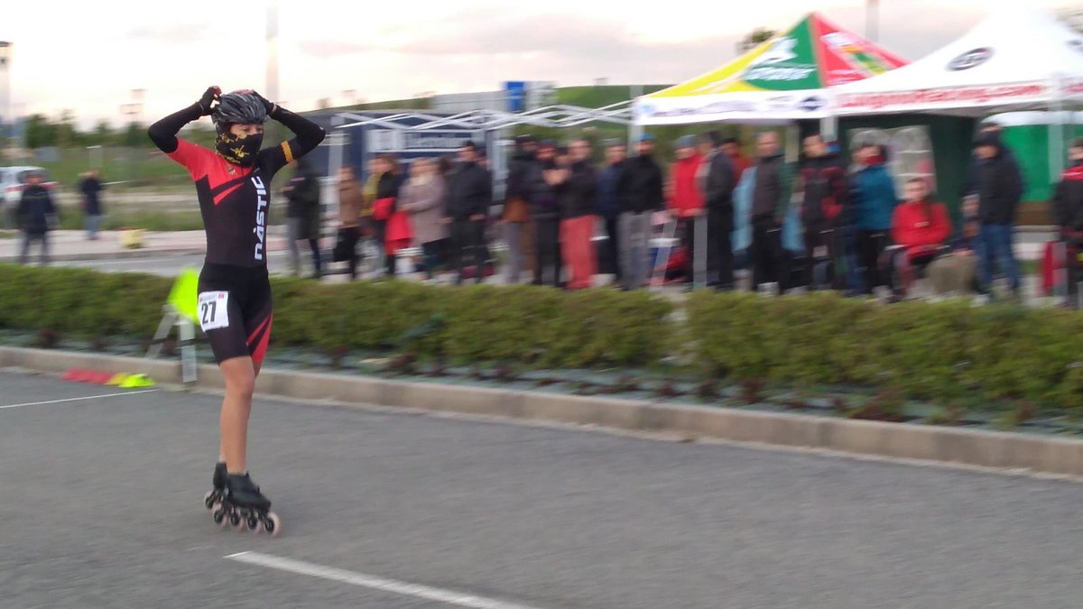 Patinatgenastic's tweet photo. Gran i emocionant final dels 500 sprint !! Júlia Espín torna a fer-ho i assoleig el seu segon or, en els seus primers campionats d’espanya!!!
Felicitats Campiona!! #nastic #rollerspeed #patinajedevelocidad https://t.co/VBr1gEHbGs