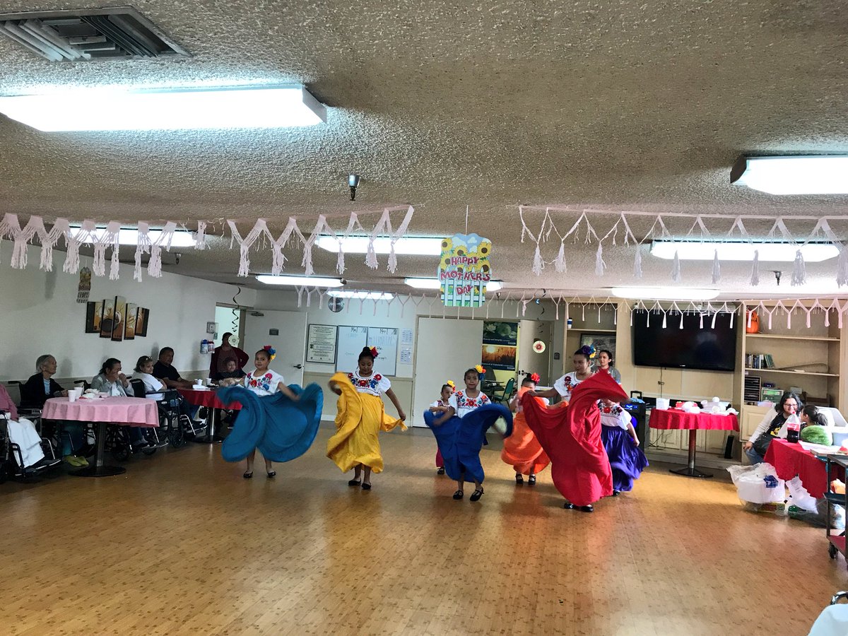 LAPD_CSP's tweet photo. @LAPDHollenbeck #CSP SLO Plata took her folklorico show on the road today to perform for our community’s elders at a local post acute center. Brought joy to their hearts!! #Servantleadership #Servicetoourcommunities #ItsWhatWeDo @HACLA1938 @LabradaAl @LAPD_ARCOS @Southeast108 https://t.co/ieR4HZ9MlY