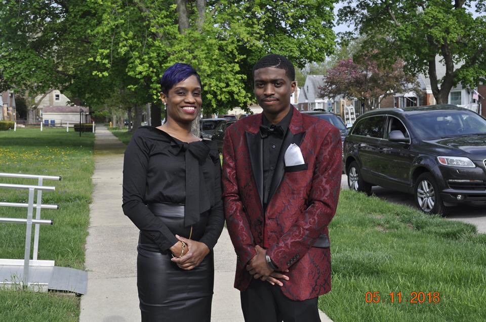 Codenameun's tweet photo. @emilybiegel  pictures from prom you all have a beautiful rest of the year#TFNMOS #TFNPRIDE #Prom2k18 https://t.co/MpE2BwATCE