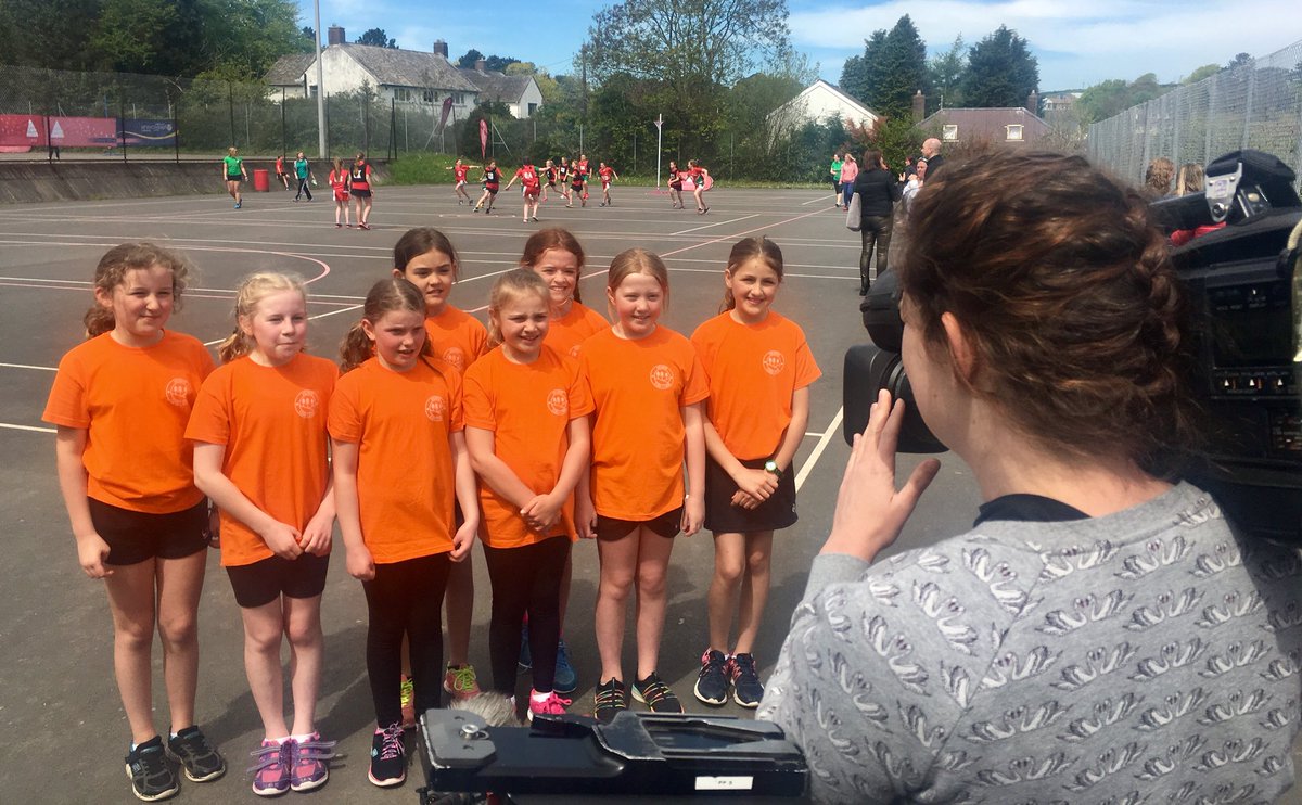 cathysport's tweet photo. Balch iawn heddiw yn gwylio Tîm pel-rwyd Aelwyd Coed y Cwm yn eu gem/twrnament cyntaf! Anhygoel 🌟🌟 Very proud watching Lili and her friends in their first ever netball tournament #CoedYCwm #YFro #TheValeofGlamorgan #TeamWork #GwaithTîm #Fun #Hwyl 🏴 https://t.co/8XnoI988Y0