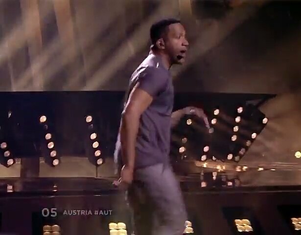 IkeBosev's tweet photo. Al oeste de Austria, crecía y vivia, sin hacer mucho caso a la policía. #Eurovision https://t.co/Yc0YSxSzJV
