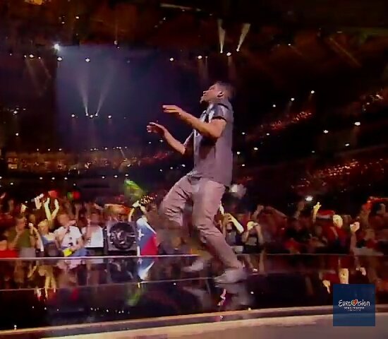 IkeBosev's tweet photo. Al oeste de Austria, crecía y vivia, sin hacer mucho caso a la policía. #Eurovision https://t.co/Yc0YSxSzJV