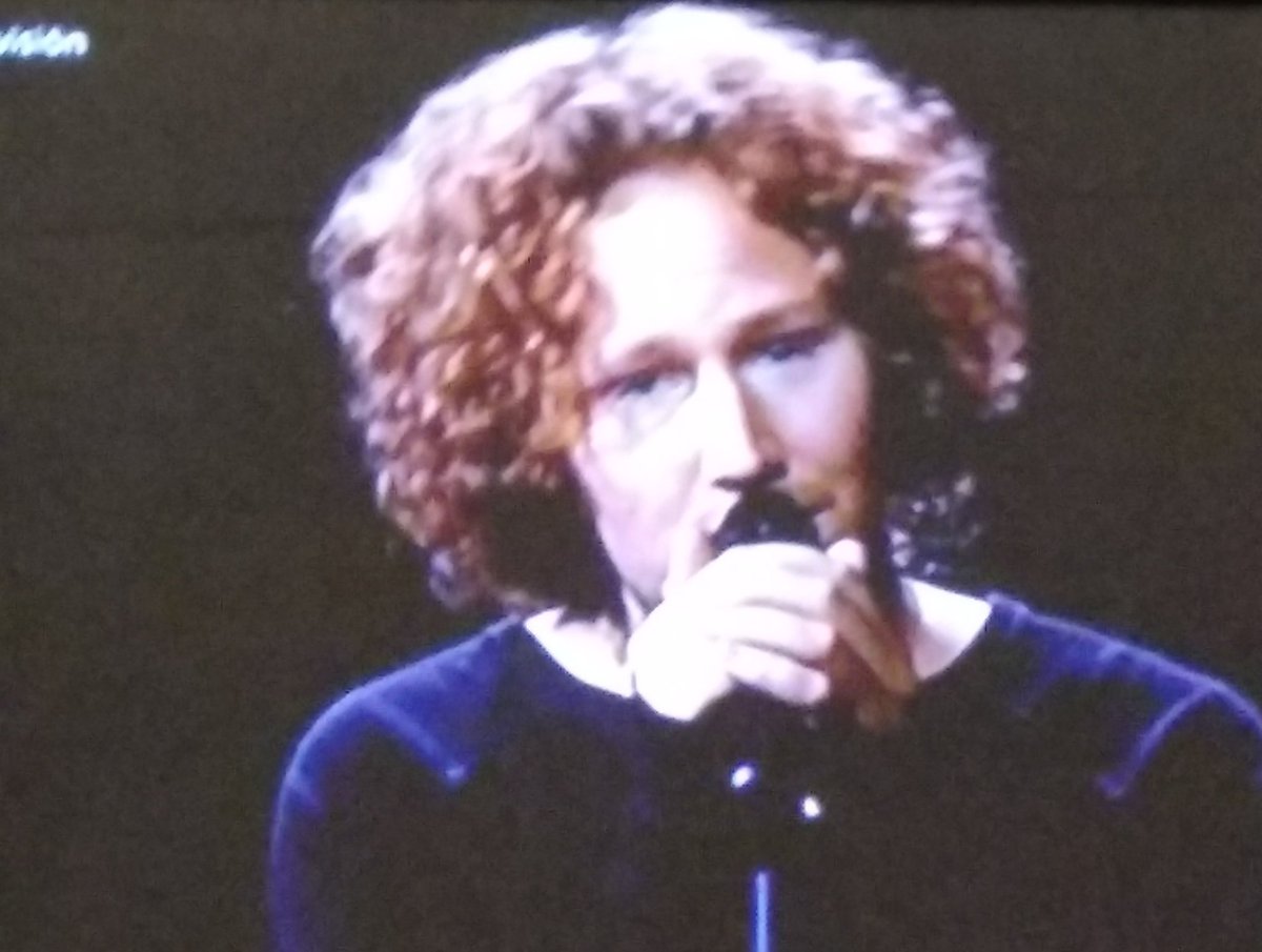 suminduta's tweet photo. PERO LUISITO COMUNICA QUE HACES AHÍ #eurovision https://t.co/DVzurKP7EF