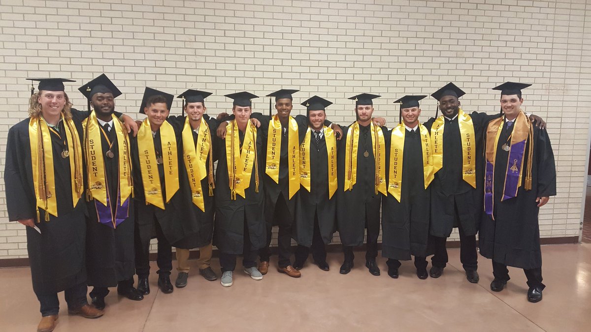 uapbcjames's tweet photo. Your 2018 @UAPB_Baseball @UAPBLionsRoar graduates!!! https://t.co/AsukC0i72E