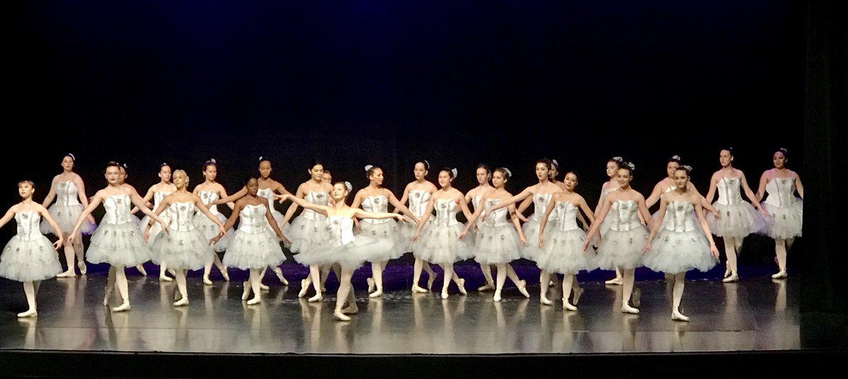 JerryLBlock's tweet photo. Watching @santasuhigh amazing dancers. Come to the last dance concert of the year tonight @ 7pm https://t.co/k1FHpdFQdx