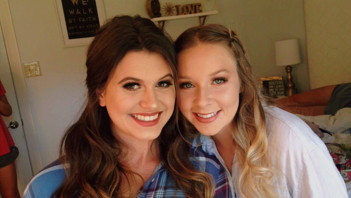 maddiegMUA's tweet photo. did these pretty ladies' makeup for prom tonight🔥‼️ #chsprom https://t.co/6GVNxyTeGJ