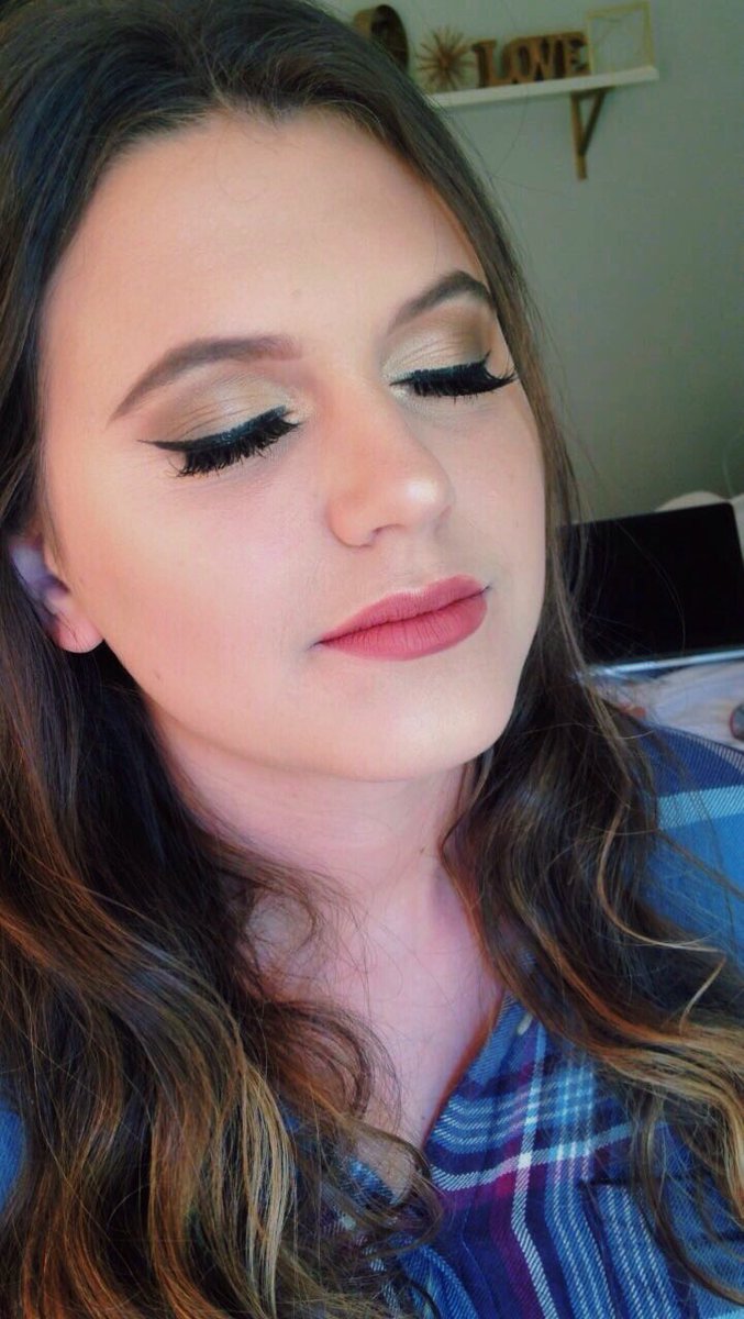 maddiegMUA's tweet photo. did these pretty ladies' makeup for prom tonight🔥‼️ #chsprom https://t.co/6GVNxyTeGJ