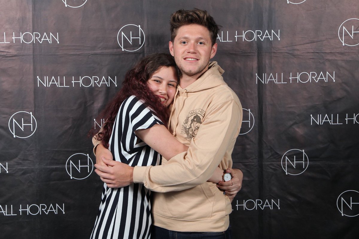 NJHNEWS's tweet photo. #FlickerWorldTourPortugal M&amp;G (May 12) (3) https://t.co/aj0nC0fcPj