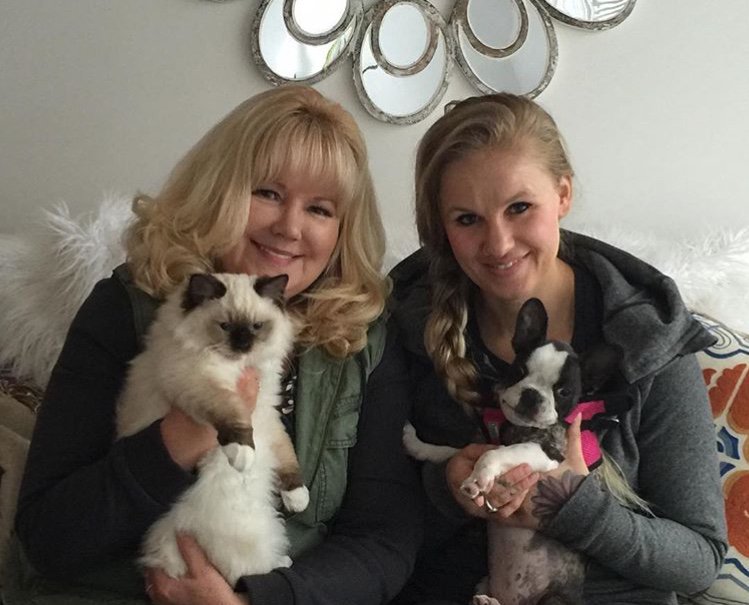 HotYogaSpin's tweet photo. Yoga instructor Lacey Smith and her Mama. 
Visit our website for our latest blog post and find some last minute Mother's Day inspiration! https://t.co/E9h3igwNb8