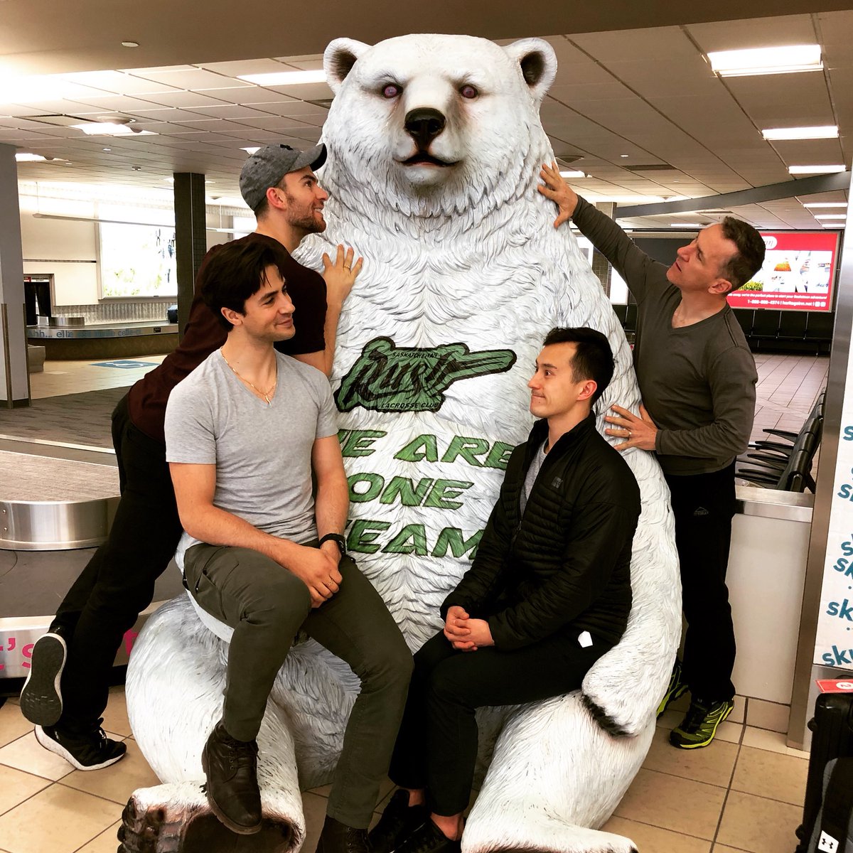 Pchiddy's tweet photo. While on the road we find ourselves waiting for luggage quite often... this time we found some company 🐻 #starsonice2018 https://t.co/pM8MvlK5dJ