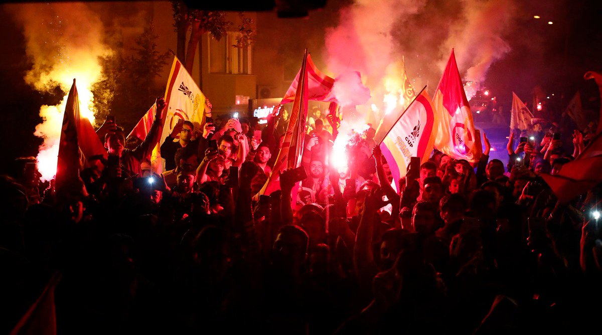 GalatasaraySK's tweet photo. 📸 Kafilemiz Florya’da coşkuyla karşılandı! 🔥 https://t.co/CAosvGnctu