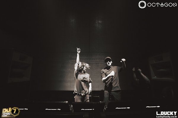 Some_One13's tweet photo. #์๋
์๋ #ํจ์ฐ #CLUBOCTAGON #DJHYO #Hyoyeon
https://t.co/n4xKgAIaEv https://t.co/f6slB3kzei
