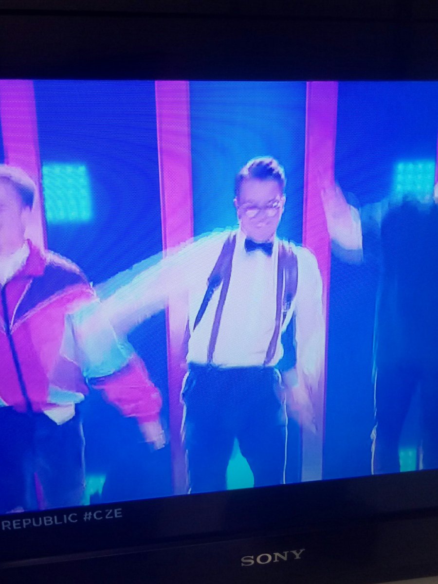 PaulaGallegoDH's tweet image. Cuando eres un Kingsman y tienes la #FinalEurovision a las 22.15 y una misión para salvar el mundo a las 22.20.