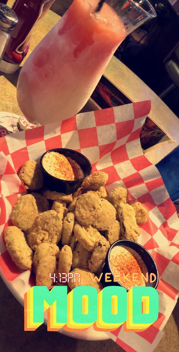 UNCSwtHrt's tweet photo. Frozen Margarita and fried pickles is perfection #Razoos #BestFriedPicklesEver 🍹👌🏼 https://t.co/4r8aXlqW7m