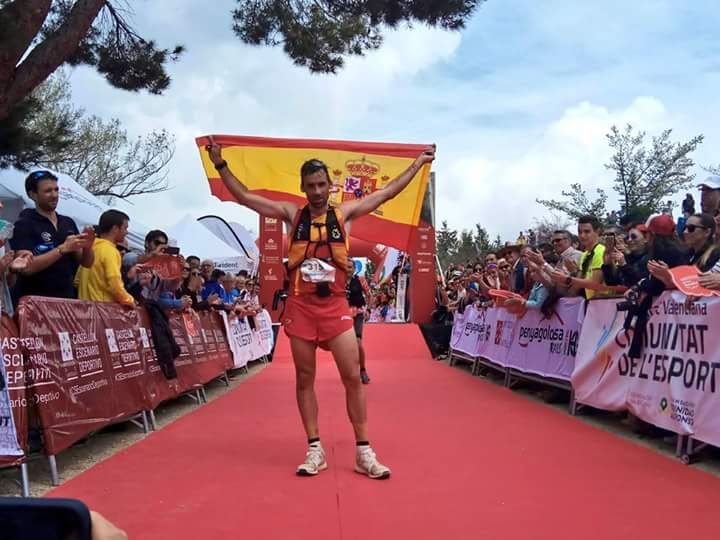 guardiacivil's tweet photo. Nuestro #GREIMMan Luis Alberto Hernando se proclama campeón del mundo de trail running ¡¡¡por tercera vez consecutiva!!!!

#Enhorabuena 💪

https://t.co/UNWjzVHmyb https://t.co/jFCF9r8CLM