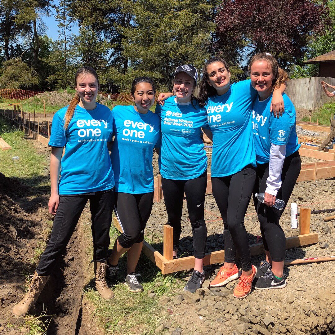 BeaverSwim's tweet photo. Beavs give back during National Women Build Week! Thanks @BentonHabitat  #GoBeavs #EverydayChampions https://t.co/hZA7povSne