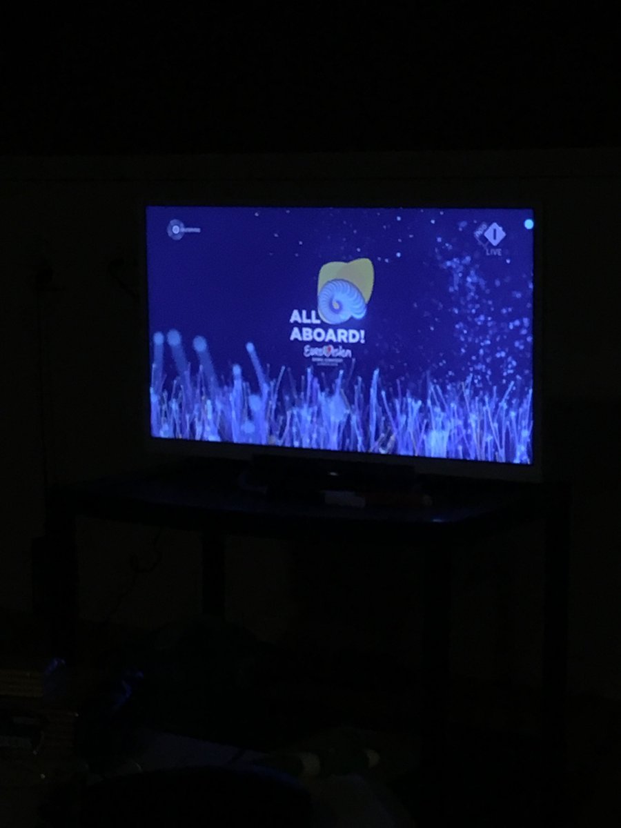 DutchPll tweet picture