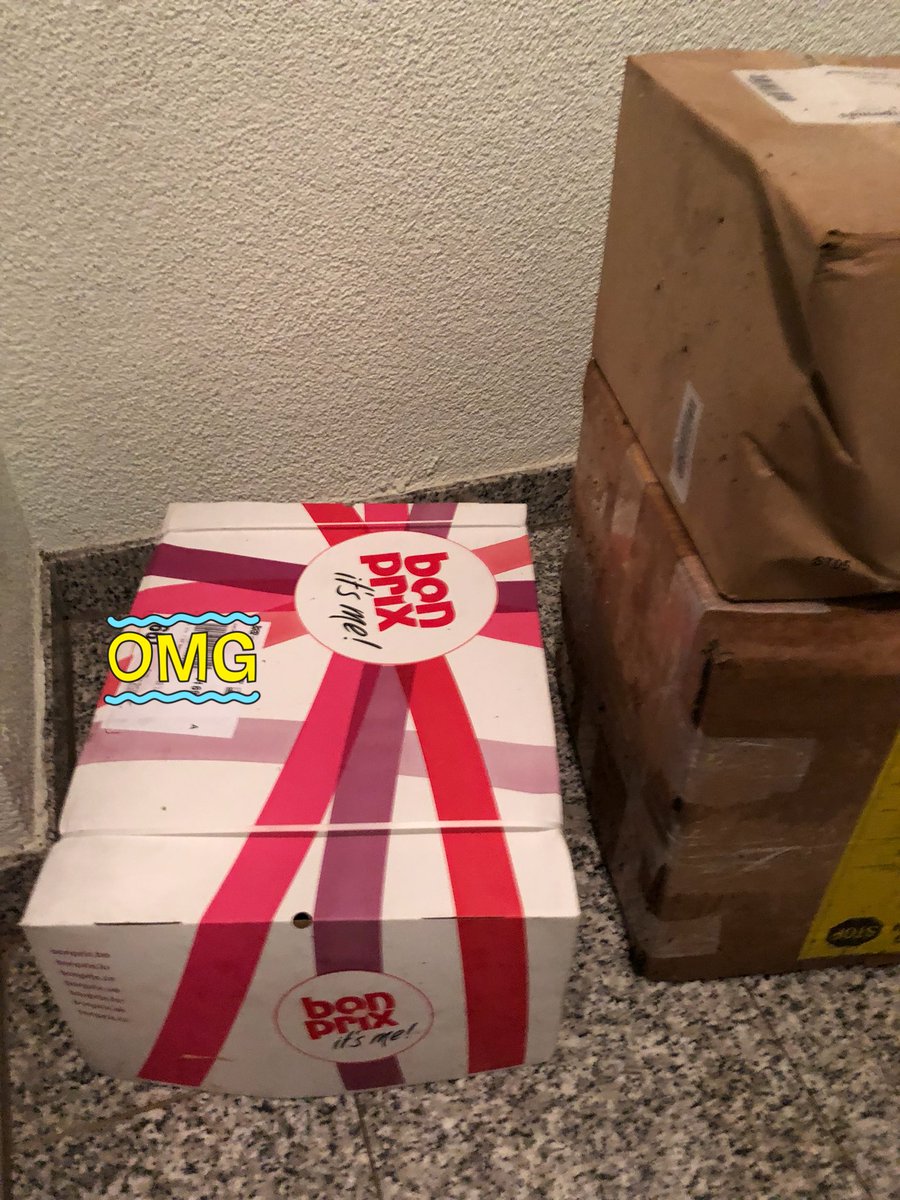 Chris_Bauer__'s tweet photo. Wenn der @hermesDE Bote nicht mehr klingelt... schöne nasse Pakete durch Zufall im Gemeinschafts-Garten gefunden... keine Benachrichtigung im Kasten gehabt. „Saubere“ Zustellung von eurem Kollegen... #OsternIstVorbei #KundenserviceAde https://t.co/KZPAeD174g