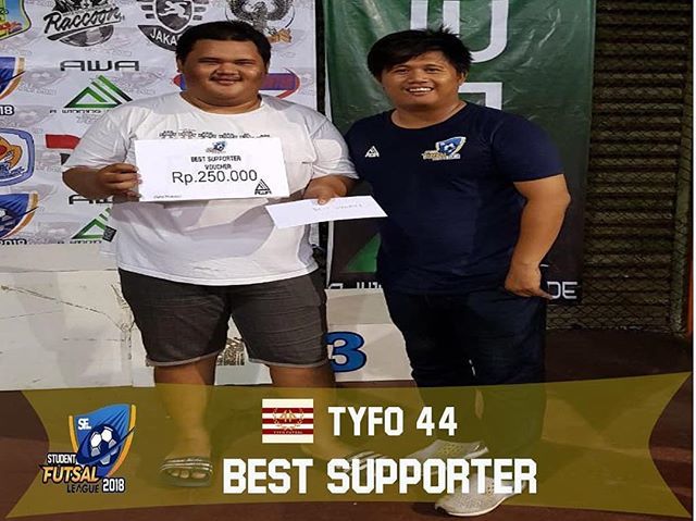 FellyLohy's tweet photo. TIFOSI SPORT CENTER ON IG @tifosisportcenter_jkt 

Congrats 👍🏻👍🏻#Repost @studentsfutsal ・・・ STUDENT FUTSAL LEAGUE 2018 KATEGORI SUPPORTER TERBAIK diraih oleh Supporter SMU 44 @tyfofutsal Congrats berkat kalian team yang bermain bisa tambah semangat Hadiah voucher Rp 250.… https://t.co/h2k2uxrJpH