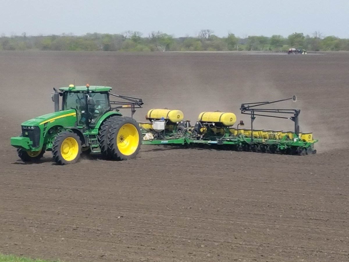 29Tim's tweet photo. Another beautiful day to plant a CHS Innovation Trial, this time with Allegiant 06X80N soybeans. #Allegiantseed #CHSUnlocked #Soygreen #AventineComplete #Soyshot https://t.co/y6ezxwvb0o