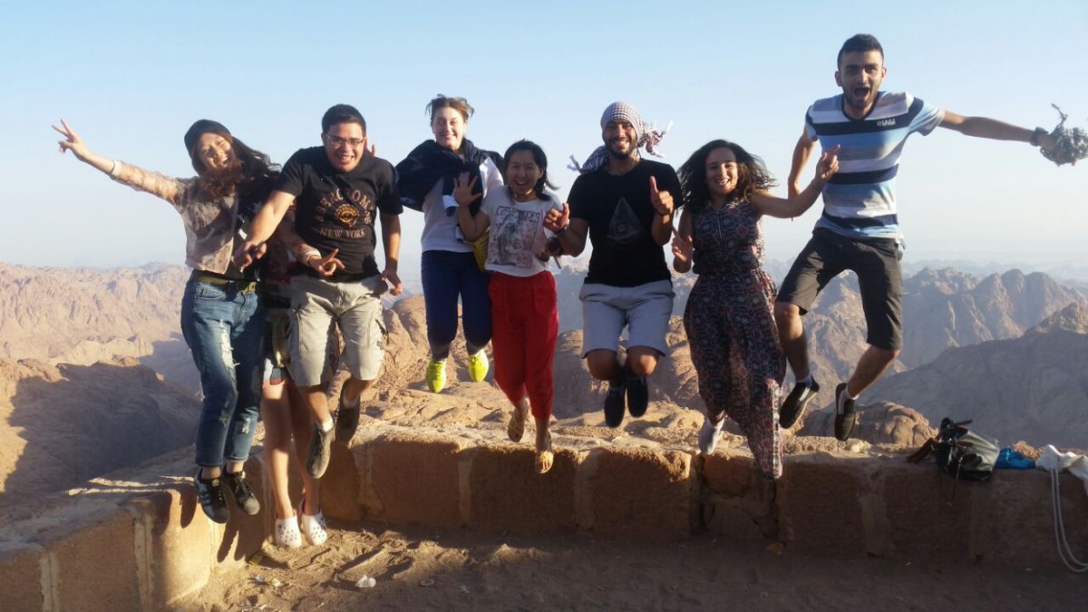Medhatmaheraziz's tweet photo. have you seen the sunrise from the top of mountain before?
you can enjoy this moment on #MosesMountain in South Sinai 
For more amazing tours in Egypt you can Check https://t.co/3PIjioduwS
#ExploreEgypt https://t.co/6rdBelPEXa